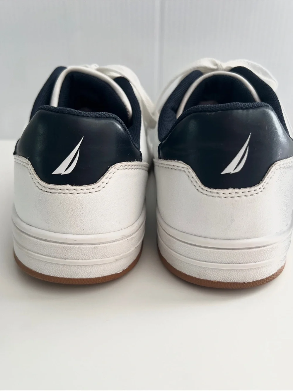 Nautica Noven Boys White Low Top Sneakers Youth Size 6 Gum Sole